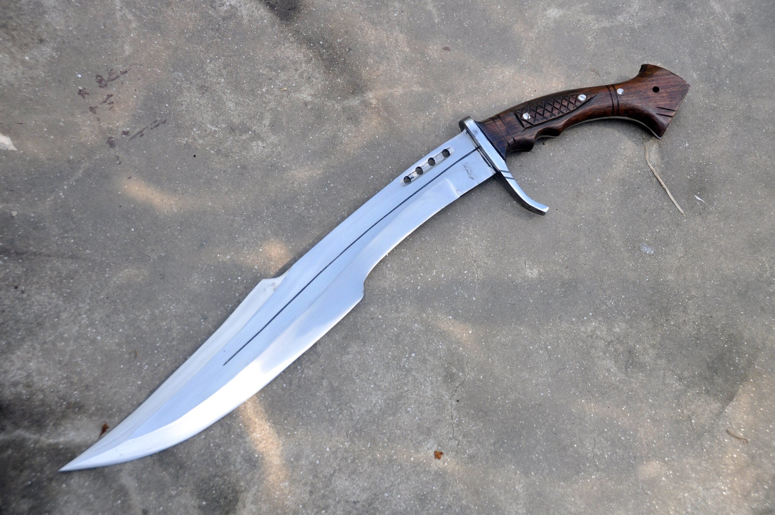 300 King Leonidas Spartan sword replica with curved sharpened blade