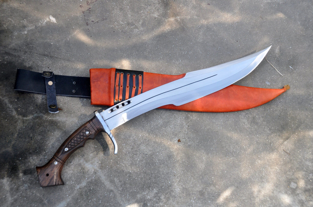300 King Leonidas Spartan sword replica with curved sharpened blade