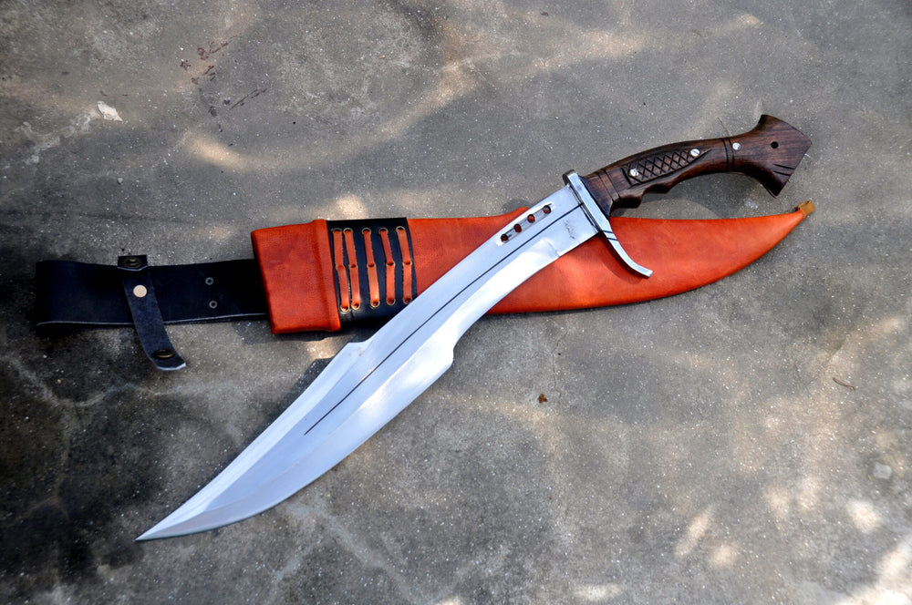 300 King Leonidas Spartan sword replica with curved sharpened blade