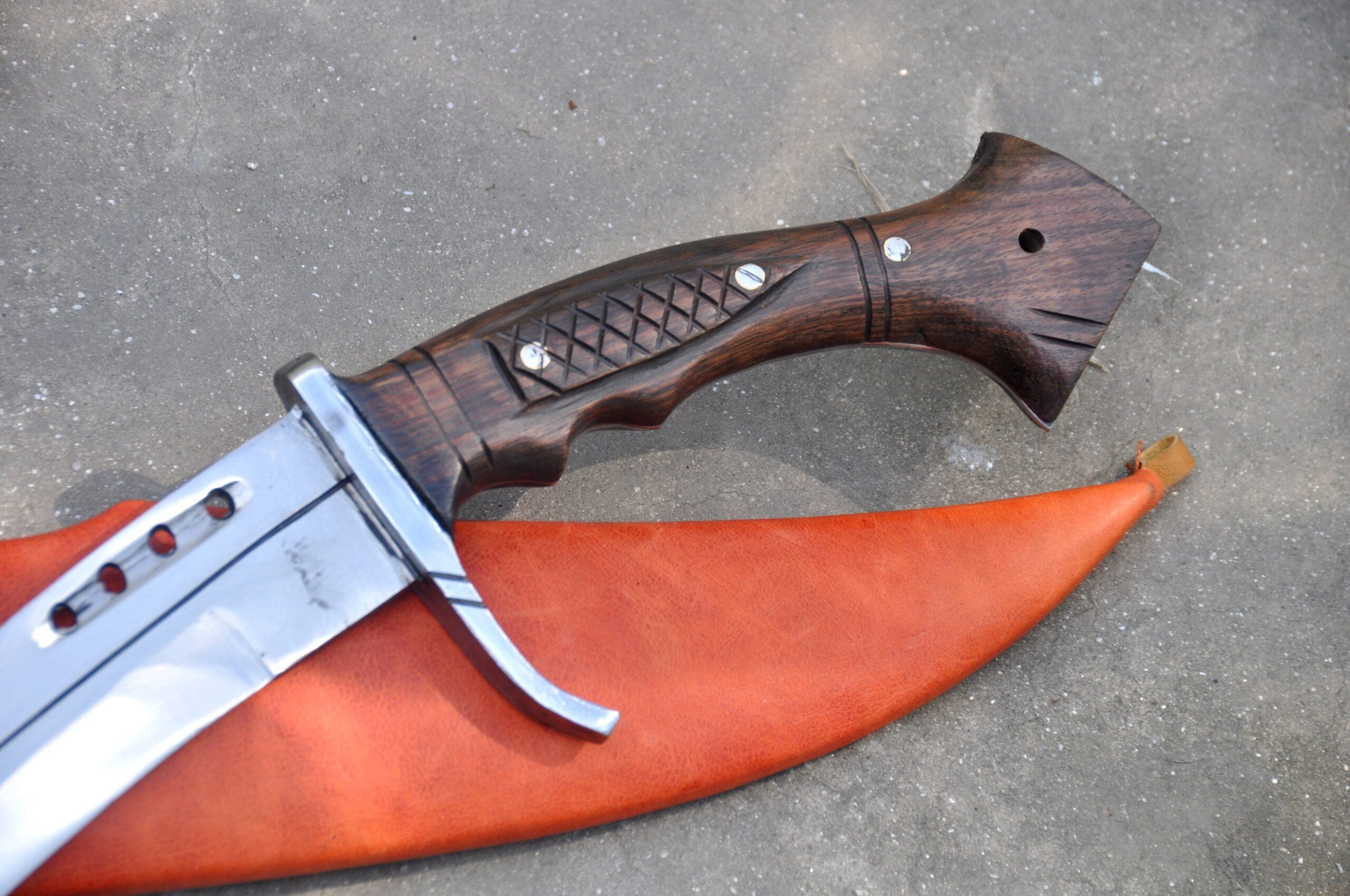 300 King Leonidas Spartan sword replica with curved sharpened blade