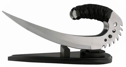 Riddick Saber Claw knife replica with leather-wrapped handle and wood stand