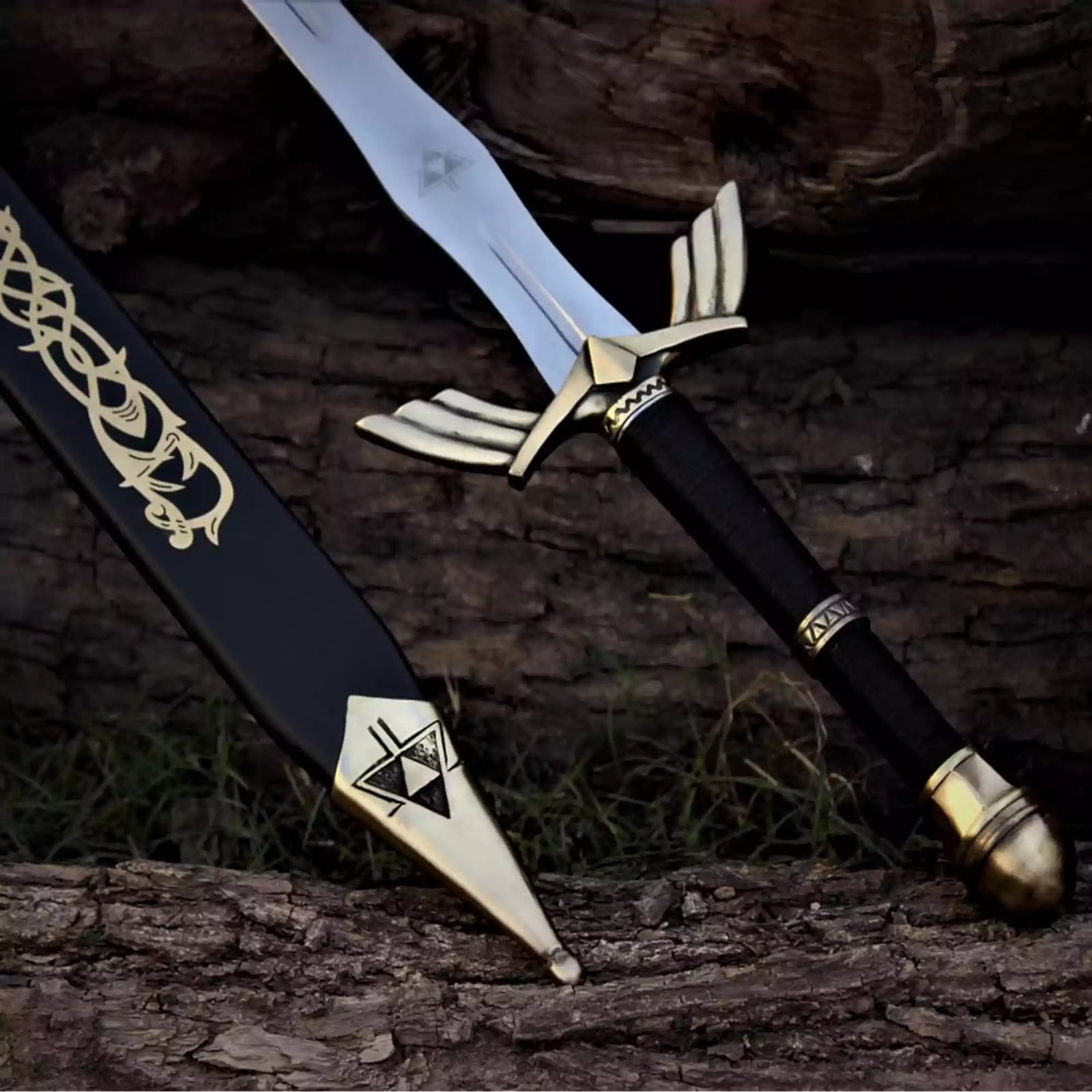 Legend of Zelda Master Sword Replica, Handmade Link Sword, Stainless Steel Fantasy Display Sword, Movie Sword Replica, Cosplay Collectible