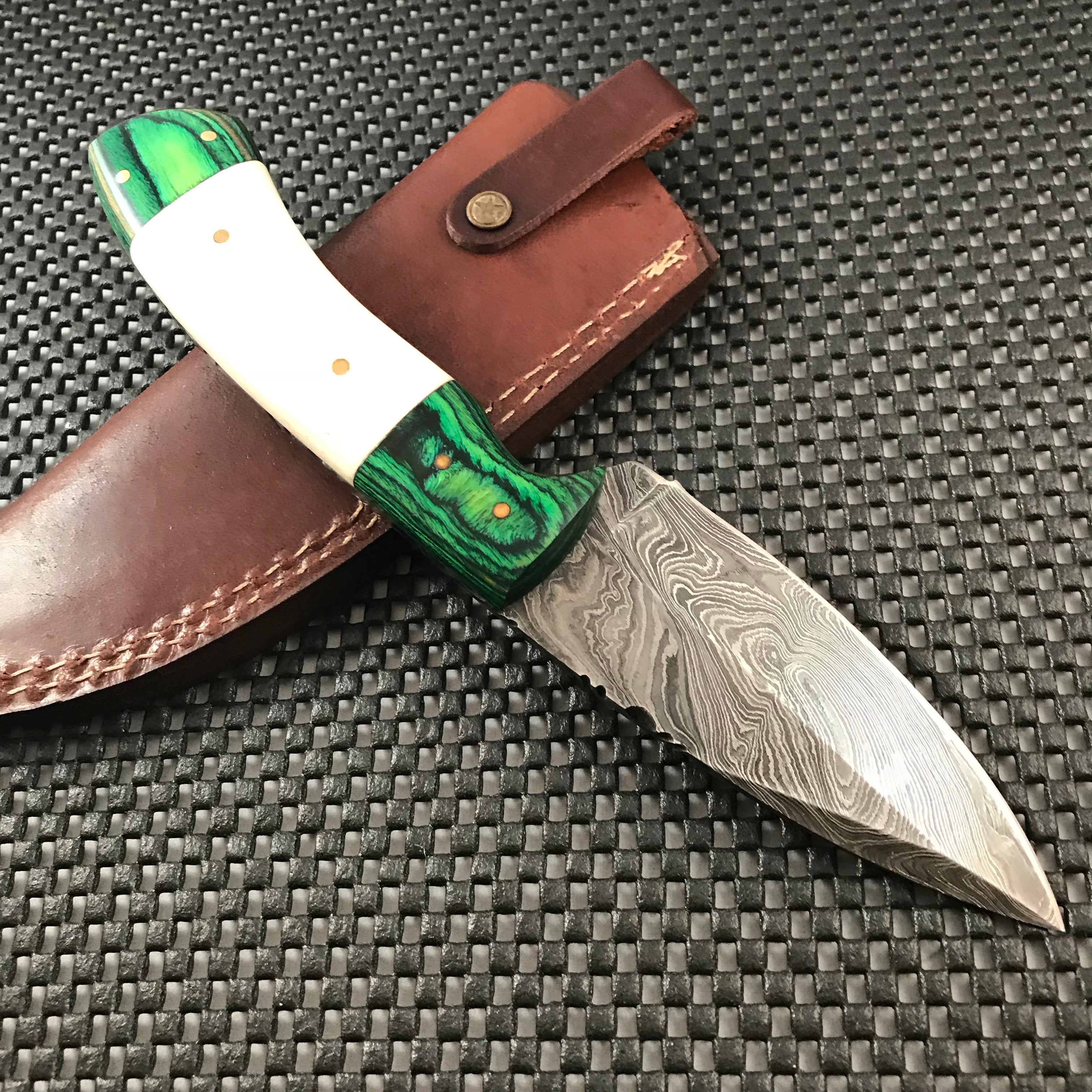 Hand forged Damascus hunting knife with buffalo horn handle and leather sheath